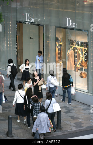 JPN, Japan, Tokio: Dior Store. Einkaufsstraße im Stadtteil Aoyama, Omotesando Avenue. Viele Luxus-Mode-Labels. Stockfoto