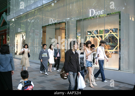 JPN, Japan, Tokio: Dior Store. Einkaufsstraße im Stadtteil Aoyama, Omotesando Avenue. Viele Luxus-Mode-Labels. Stockfoto