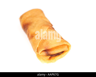 Frische chinesische Takeaway Gemüse Mini Frühlingsrollen Essen in knusprigem Blätterteig Isoliert gegen einen weißen Hintergrund mit keine Menschen und einen Freistellungspfad Stockfoto