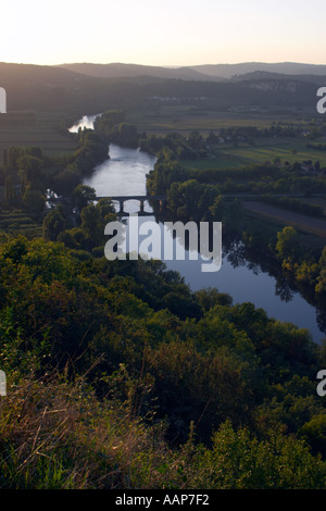 Fluss Dordogne betrachtet von Belvedere De La Barre bei Domme Dordogne Frankreich Stockfoto