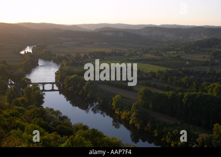 Fluss Dordogne betrachtet von Belvedere De La Barre bei Domme Dordogne Frankreich Stockfoto