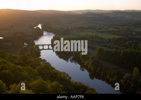 Fluss Dordogne betrachtet von Belvedere De La Barre bei Domme Dordogne Frankreich Stockfoto