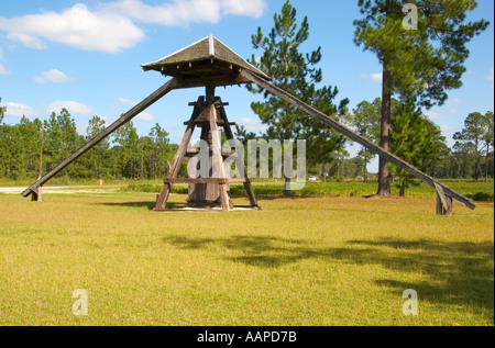 Historische Baumwollpresse in Latta, South Carolina, USA – ein seltener Überrest der landwirtschaftlichen Vergangenheit des amerikanischen Südens. Stockfoto