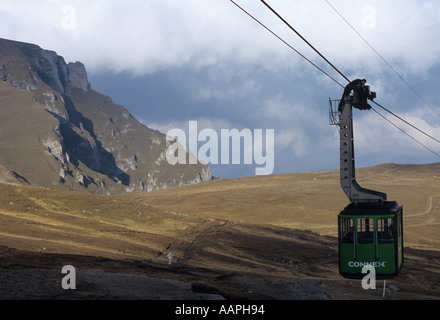 Die Seilbahn, die von Busteni bis die Babele Cabana Caraiman Tatry Rumänien läuft Stockfoto