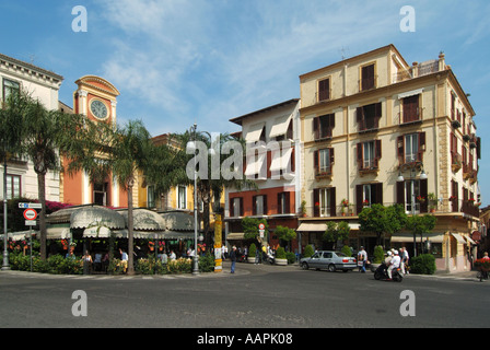 Sorrento Resort Stadtzentrum Tasso Square Verkehr und Pflaster bars Stockfoto