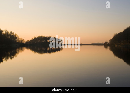 Abend-Sonne über Ridgegate Reservoir im Peak District Stockfoto