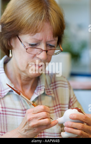 Schweden, Gustavsberg, Artisan Malerei Porzellan Stockfoto