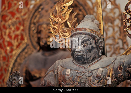 Alte geschnitzte hölzerne Figur von einem japanischen Samurai-Krieger Horyuji Horyu-Tempel Nara Japan Stockfoto