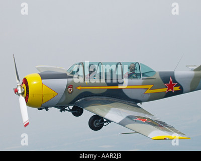 Yakovlev Yak 52 russische Trainer Flugzeug überfliegen Noord-Brabant, Niederlande Stockfoto