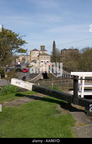 Huddersfield Narrow Canal Zentrum von man auf der Durchreise Stockfoto