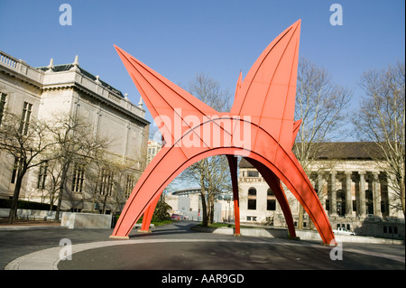 Wadsworth Atheneum Kunstmuseum mit Alexander Calder stabile Skulptur Hartford Connecticut Stockfoto