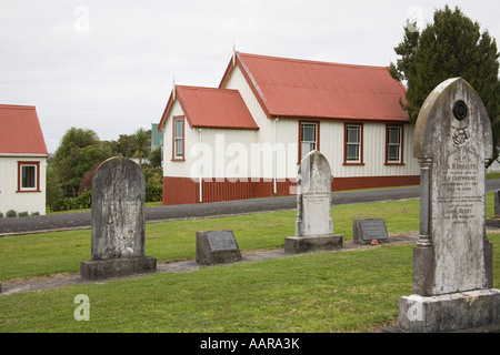 MATAKOHE Nord Insel Neuseeland kann Blick über den Friedhof in Richtung Matakohe Pionier Kirche erbaut 1866 bis 7 Stockfoto