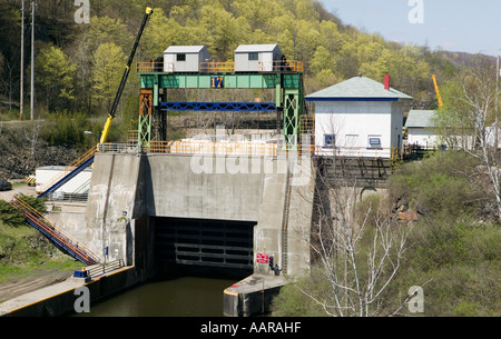 Schleuse 17 17 am New York State Barge Canal, früher Erie Canal, Little Falls, New York, USA. Dies war der höchste Aufzug der Welt, als er gebaut wurde. Stockfoto