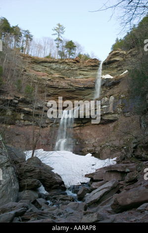 Kaaterskill Falls mit Ende April Eis während der Trockenperiode Catskill Mountains New York Stockfoto