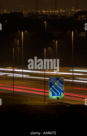 M62 M1 Kreuzung nachts Leeds, West Yorkshire Stockfoto