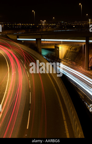 M62 M1 Kreuzung nachts Leeds, West Yorkshire Stockfoto