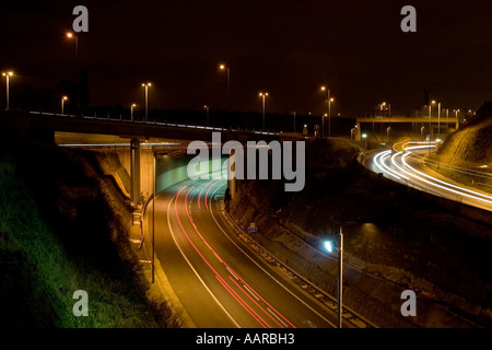 M62 M1 Kreuzung nachts Leeds, West Yorkshire Stockfoto