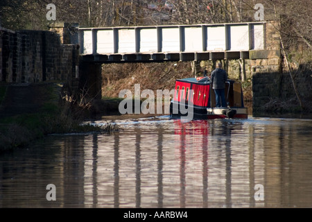 Schmale Boot am Kanal in Dewsbury Stockfoto