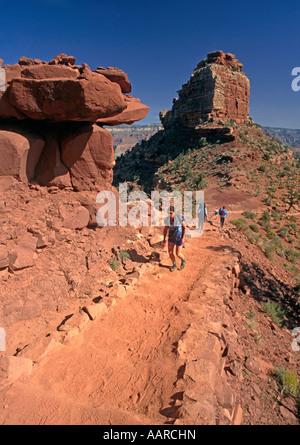 Wanderer auf dem KAIBAB TRAIL sind durch O NIELL BUTTE GRAND CANYON NATIONAL PARK ARIZONA Herr Schatten gestellt. Stockfoto