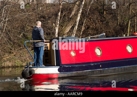 Schmalen Boot, Boot oder Schiff auf Canal an Dewsbury freier Platz für Text Stockfoto