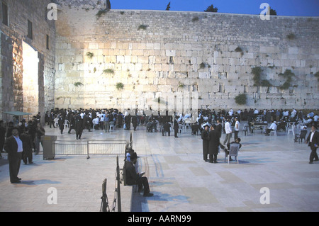 Jerusalemer Klagemauer tief religiösen Juden heilig. Eine Frauenabteilung ist auf der rechten Seite Stockfoto