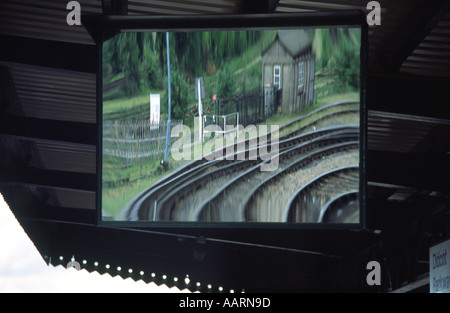 Spiegel und Tracks Didcot Station Stockfoto