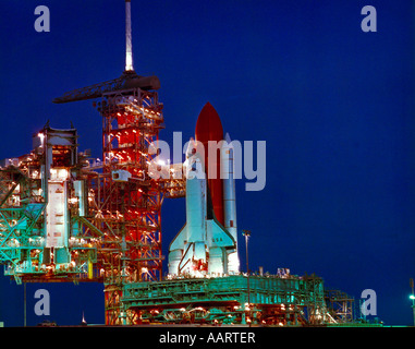 Space Shuttle Start Columbia auf Startrampe im Morgengrauen Stockfoto