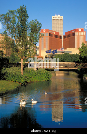 Elk268 1311 Nebraska-Omaha Skyline Innenstadt von Eugene Leahy Mall Stockfoto