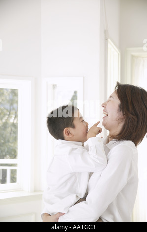 Mutter und Sohn Spaß Stockfoto