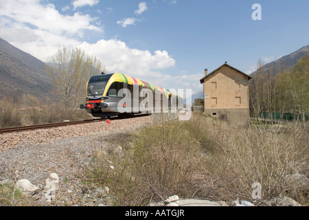 Zug von Meran nach Mals im Vinschgau, Alto Adige, Italien Stockfoto