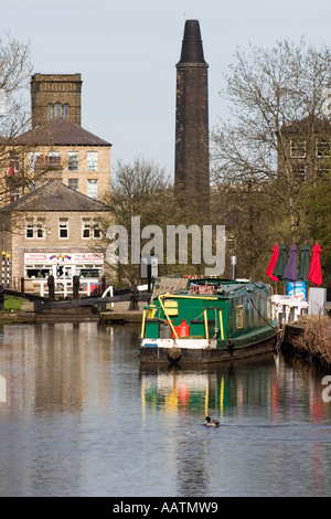 Huddersfield Narrow Canal Zentrum von man auf der Durchreise Stockfoto