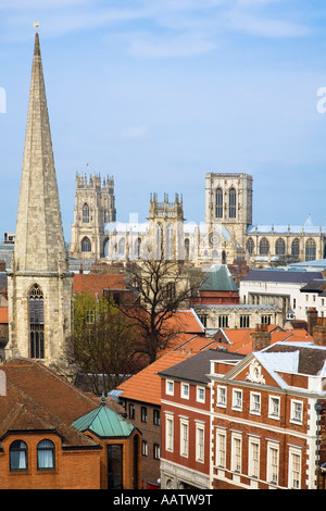 Der Blick über York nach Münster über Fairfax House von Cliffords Turm Stockfoto