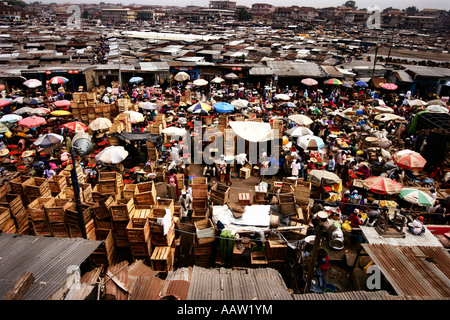 Kumasi-Markt in Kumasi, Ghana. Als größte Martket Westafrikas. 28.03.06 Fotograf Phil Stephenson Stockfoto