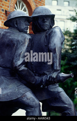 Denkmal für WW2 Feuerwehr St Pauls London Stockfoto