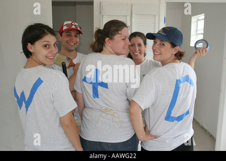 Miami Florida, Liberty City, Habitat for Humanity, Freiwillige Freiwillige Freiwillige Freiwillige ehrenamtliche Mitarbeiter, Teamarbeit zusammen Serv Stockfoto