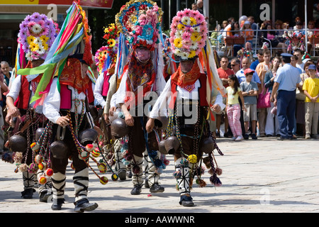 Rose Festival, Männer mit Masken, Karlovo, Bulgarien Stockfoto