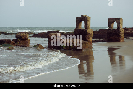 Überreste einer Gangway auf die Hunderttausende von Sklaven wo aus Cape Coast Castle Ghana abgeschoben Stockfoto