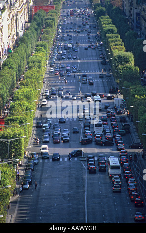 Champs-Elysées zum Arc de Triomphe zu sehen Stockfoto