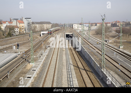 Bahnhof und Eisenbahn, Berlin, Deutschland Stockfoto