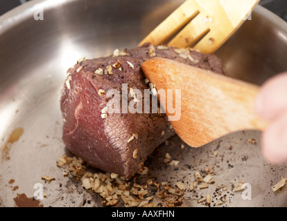 Beef Wellington Schritt für Schritt Stockfoto