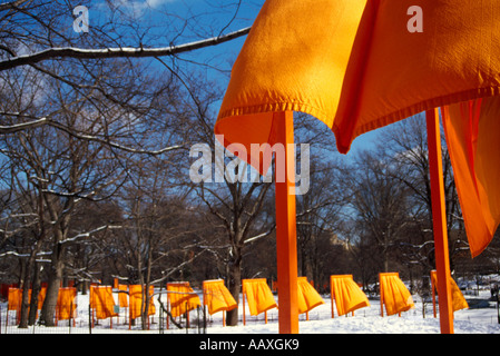 Christo's "die Tore" Ausstellung im Central Park im Schnee. Stockfoto