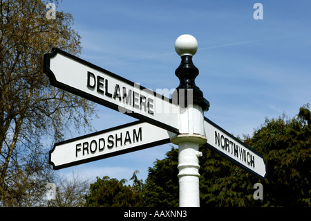 Wegweiser, Norley Vale Royal Cheshire England UK Stockfoto