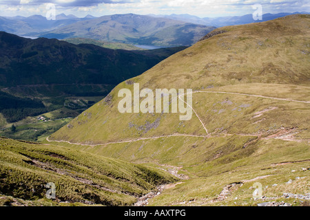 Zick-Zack auf dem Weg sich Ben Nevis von Glen nevis Stockfoto