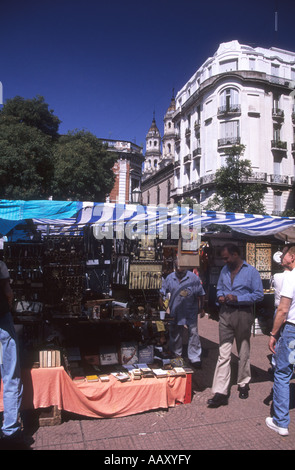 Antiquitätenmarkt in Plaza Dorrego in San Telmo, Buenos Aires, Argentinien Stockfoto