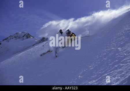 extrem-Skifahren in den Alpen im Tiefschnee in Chamonix Stockfoto