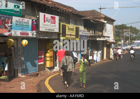 RSC78668 Street Szene Markt Geschäften Goan Architektur alt Portugeese strukturieren Panjim Goa Indien Stockfoto