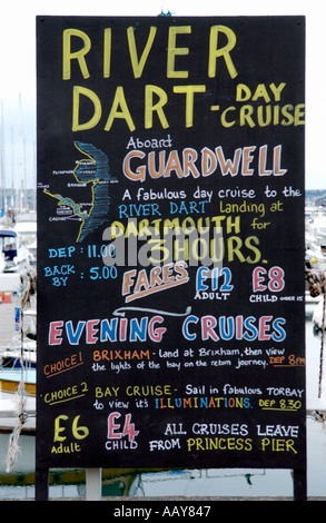 Ein Hinweis Werbung Bootsfahrten bei Torquay Torbay in Devon England Großbritannien Stockfoto