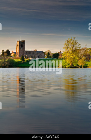 Pfarrkirche St. Michaels und große Mere, Marbury, Cheshire, England, Vereinigtes Königreich Stockfoto