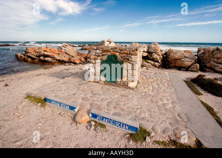 Südafrika Kap Agulhas Sothermost Punkt von Afrika Indischer Ozean linken Seite Atlantik rechts Stockfoto