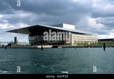 Seitenansicht des neuen Opernhauses auf Holmen in Kopenhagen Stockfoto
